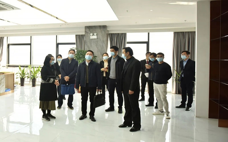 东莞市工信局副局长袁攀一行莅临mg不朽情缘浚？？？萍悸眯械餮