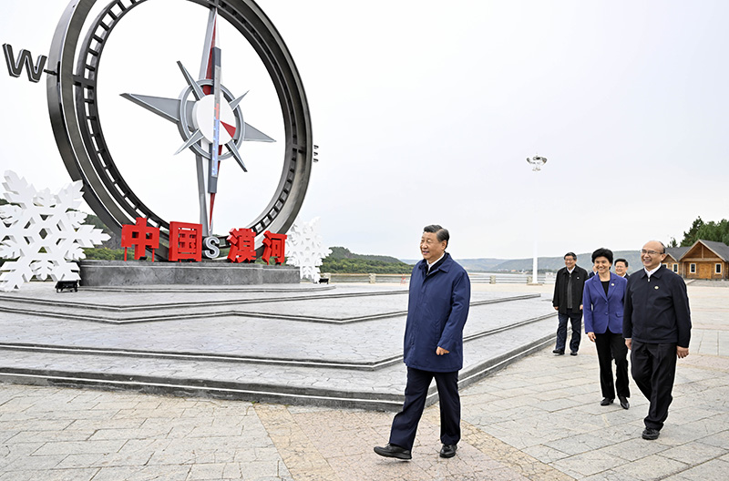 9月6日至8日，中共中央总书记、国度主席、中央军委主席习近平在黑龙江调查。这是6日下午，习近平在大兴安岭地域漠河市北极村调查。